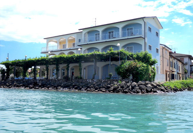 Hotel Al Pescatore Zimmer mit Klimaanlage, Deckenventilator